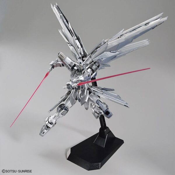 4573102616777-MG 1/100 The Gundam Base Limited Freedom Gundam Ver. 2.0 [Silver Coating]