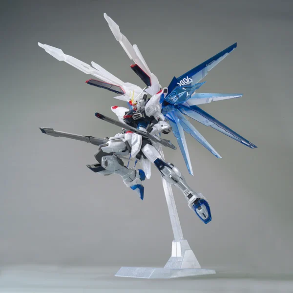 4549660186250-MG 1/100 The Gundam Base Limited Freedom Gundam 2.0 Clear Color