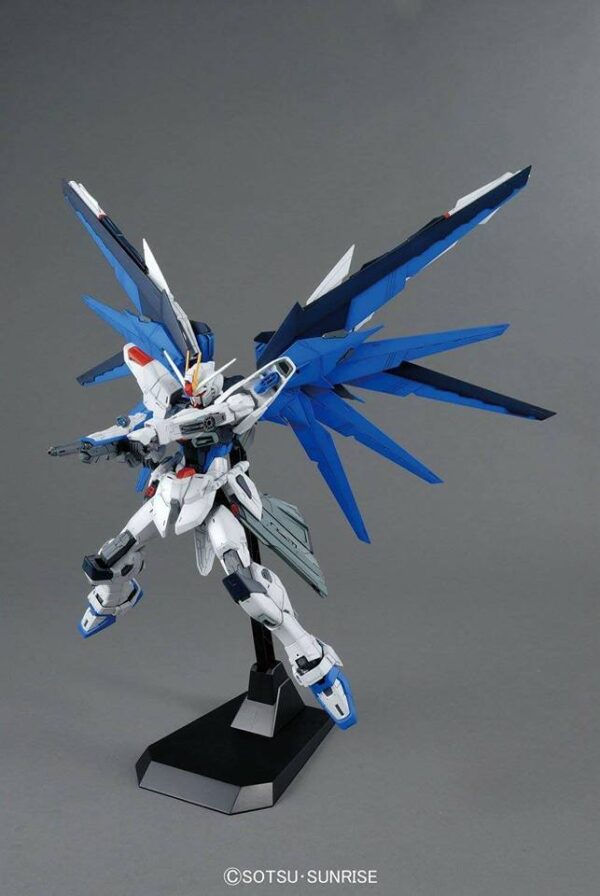 5061611-MG 1/100 Freedom Gundam Ver.2.0