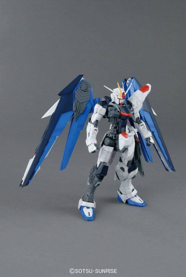 5061611-MG 1/100 Freedom Gundam Ver.2.0