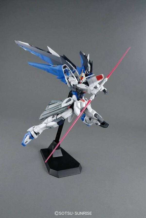 5061611-MG 1/100 Freedom Gundam Ver.2.0